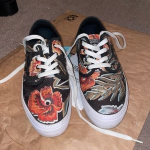 Converse All-Star Low Top Floral Sneakers. Size 7 Womens.
